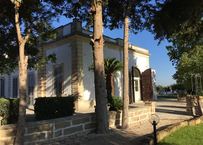 Dimora Del Duca Coyntry Lecce, Masseria 4* مونتيروني دي ليتشي